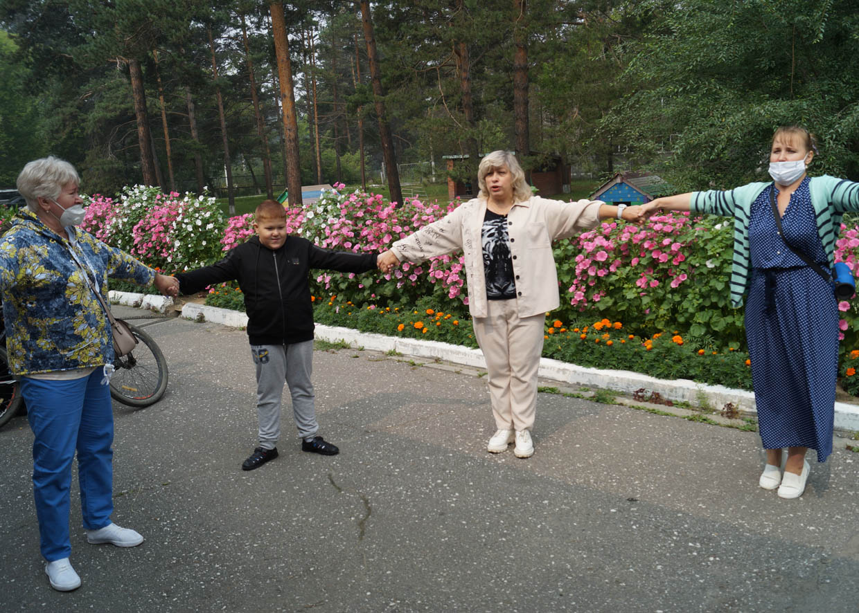 н